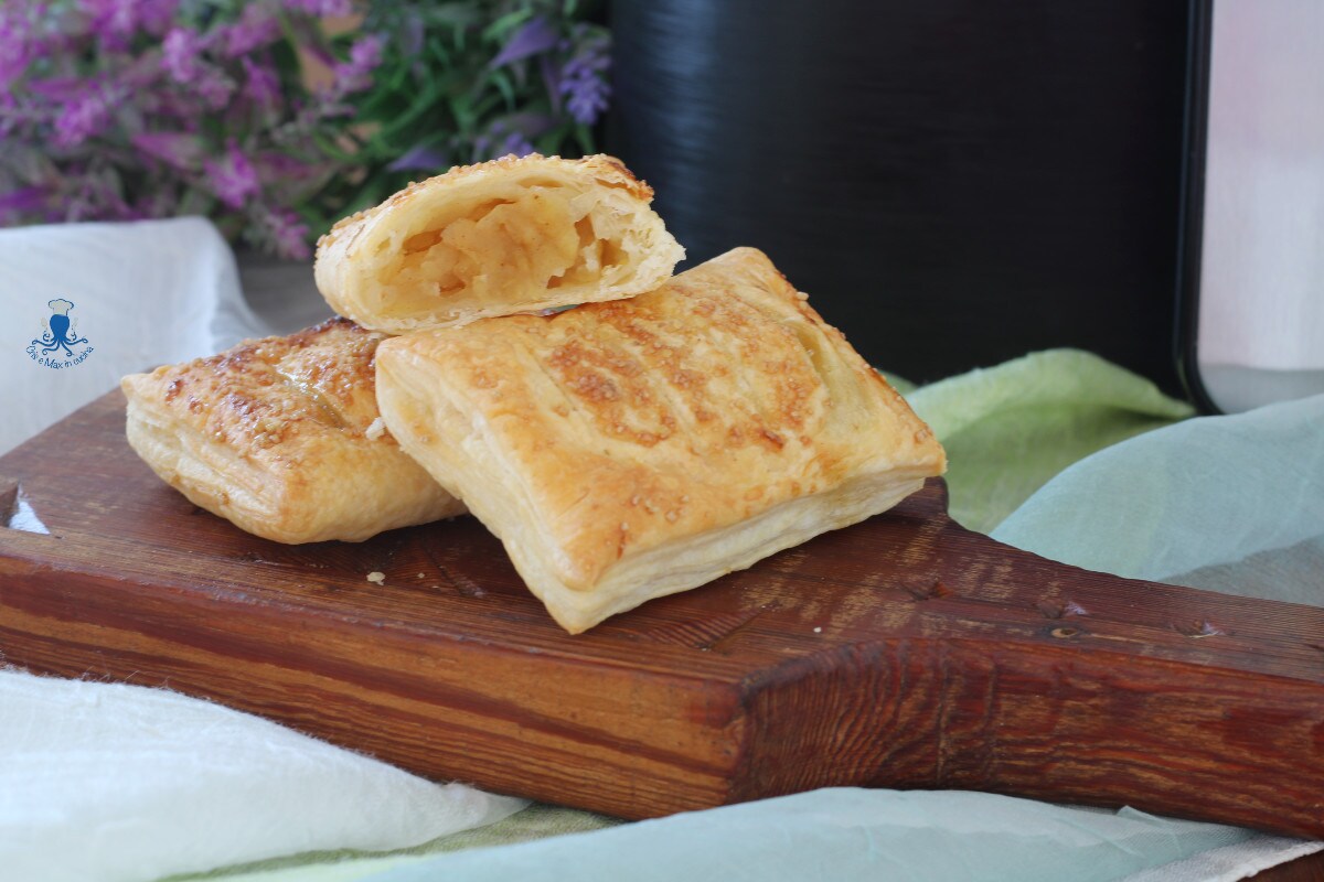 Chaussons feuilletés aux pommes en friteuse à air.