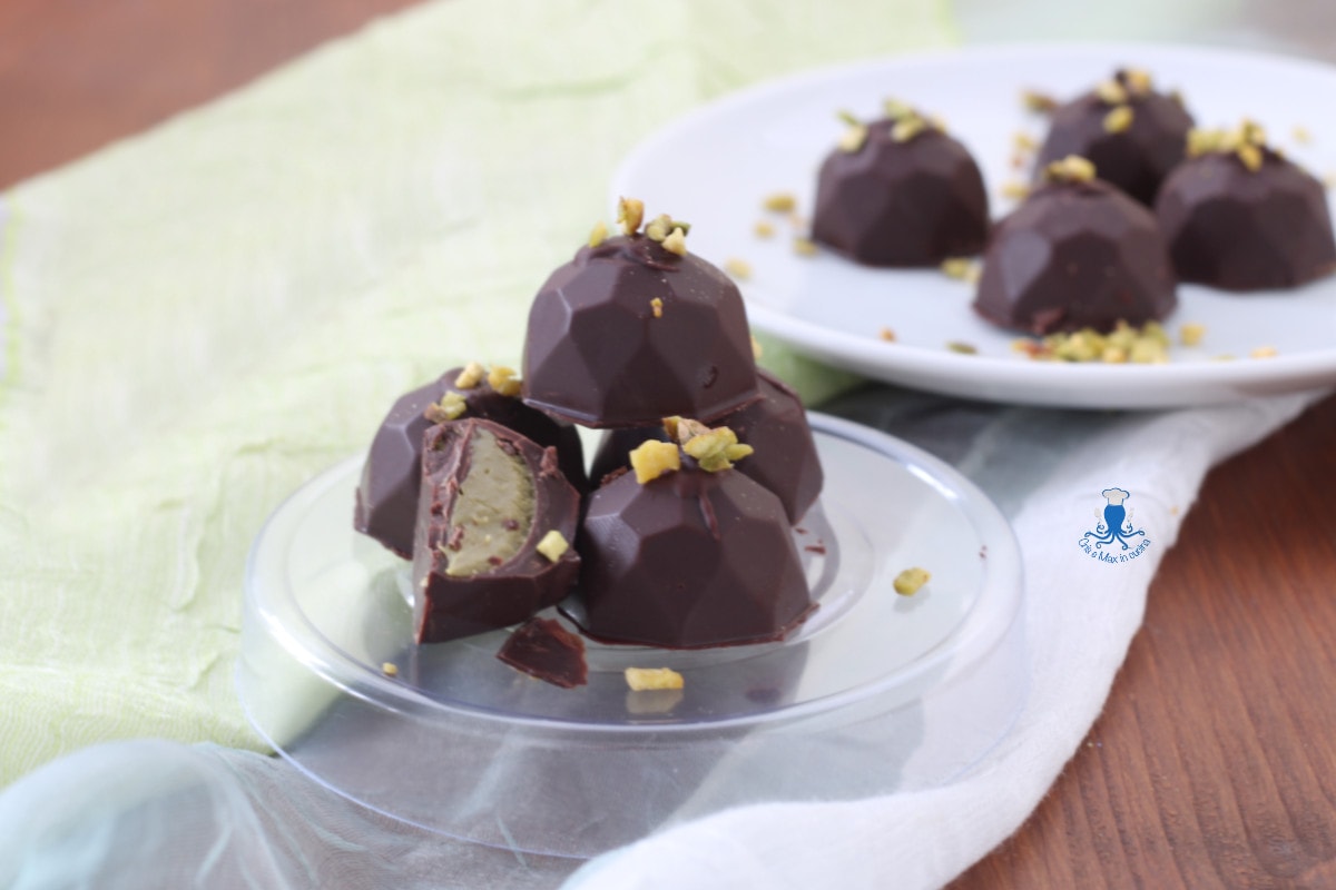 Chocolats fourrés à la crème de pistache