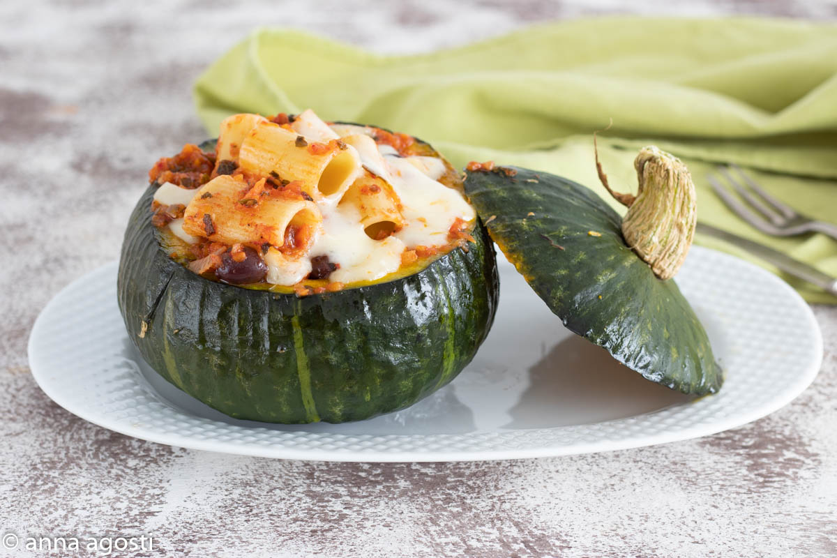 CITROUILLE FARCIE DE PÂTES AU FOUR