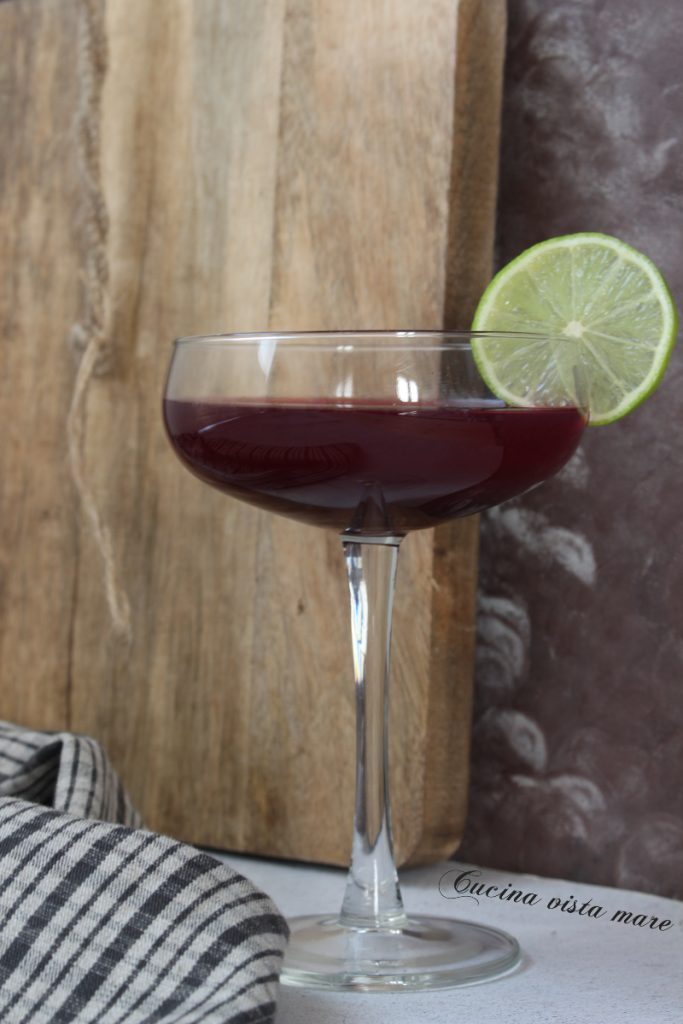 Cocktail lime myrtilles et rhum Cuisine vue mer
