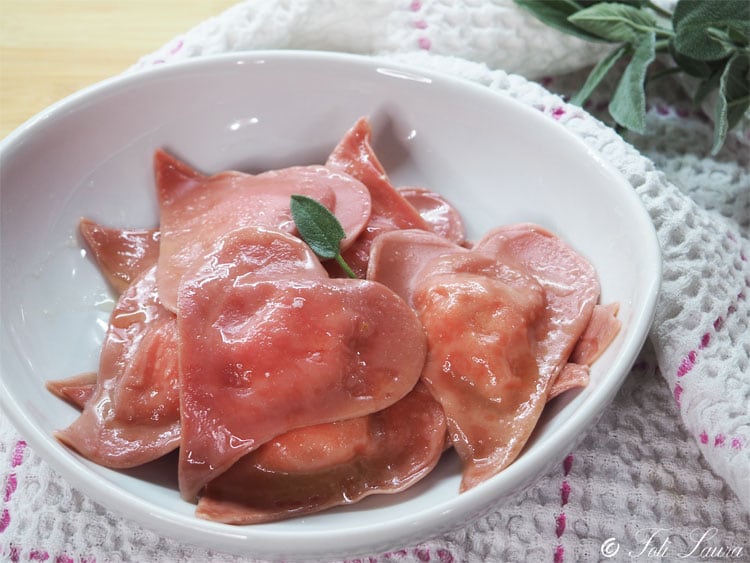 Cœurs roses farcis à la ricotta et aux noisettes : recette facile pour la Saint-Valentin