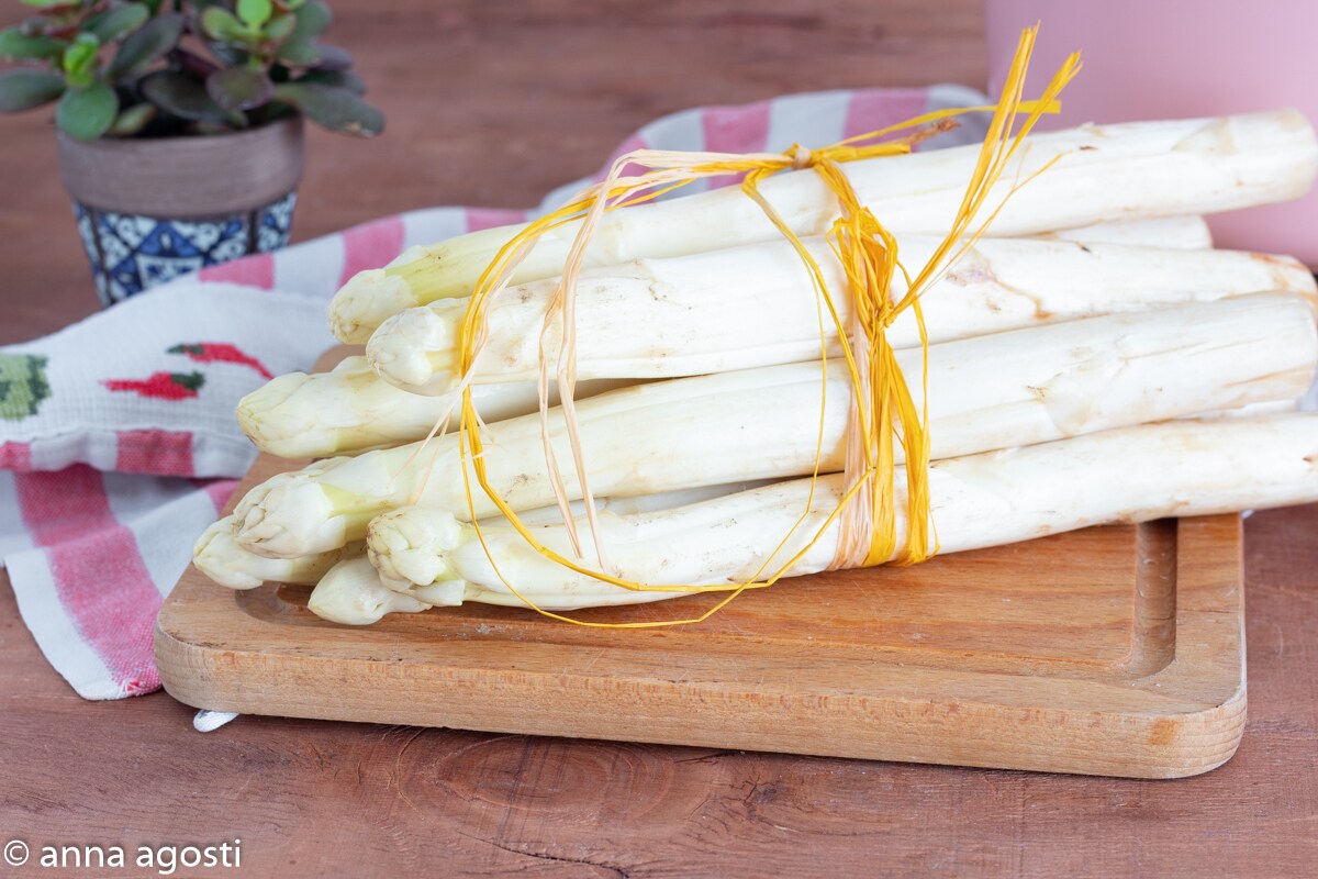 COMMENT NETTOYER ET CUIRE LES ASPERGES