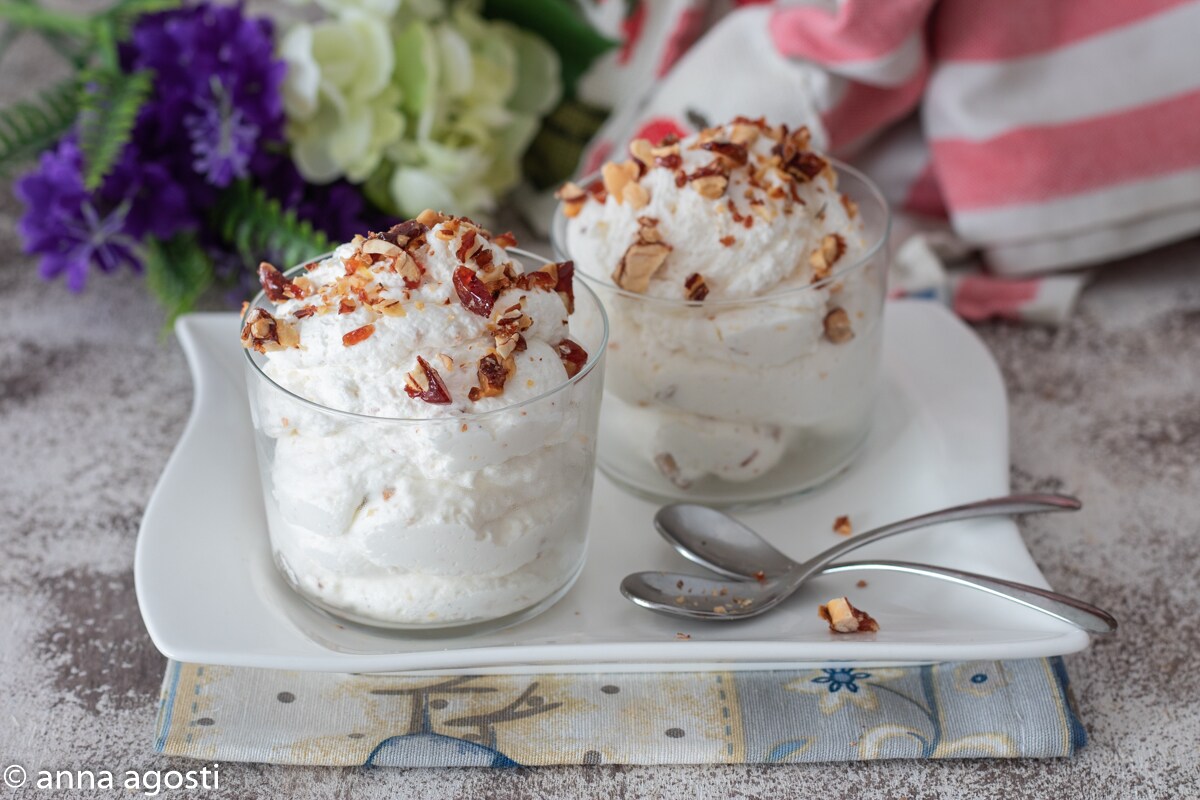 Coupe au Yaourt Grec avec Croquant aux amandes