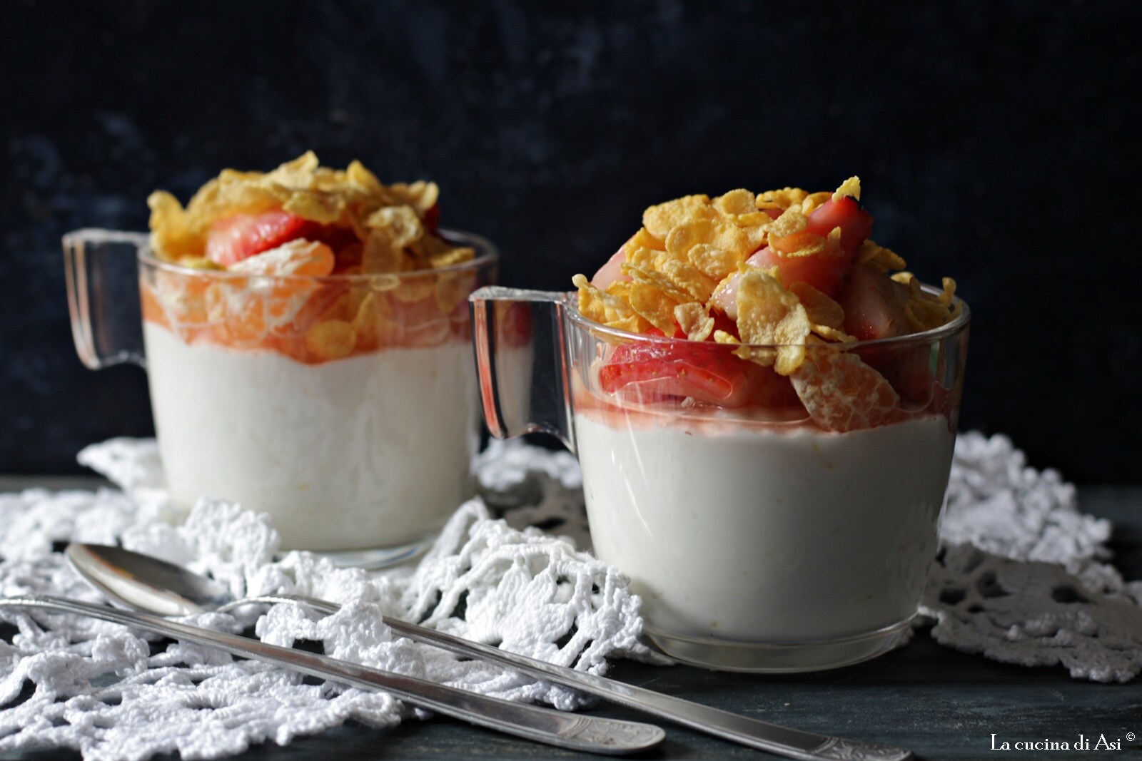 Coupe de fruits et yaourt
