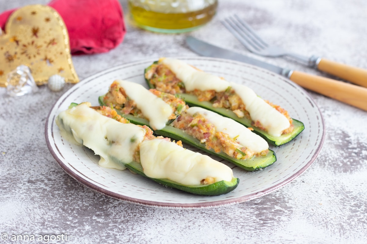 COURGETTES FARCIES AVEC JAMBON PROVOLA ET LÉGUMES