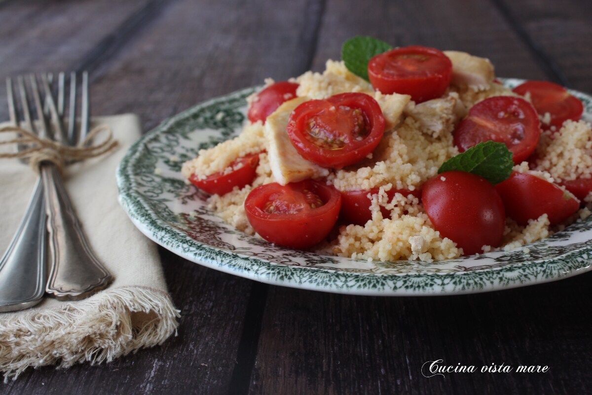 Couscous avec poulet et tomates cerises