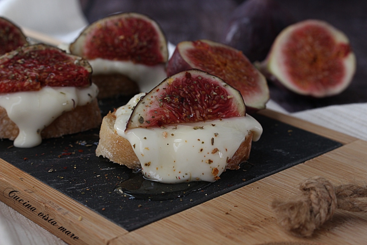 Crostini squacquerone et figues