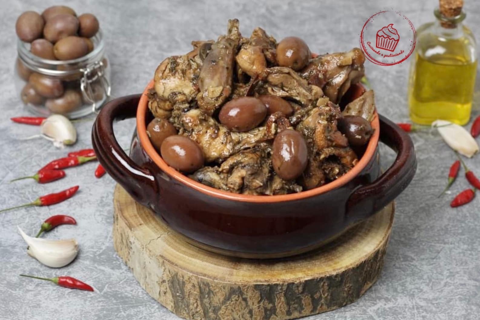 Lapin à la chasseur avec des olives