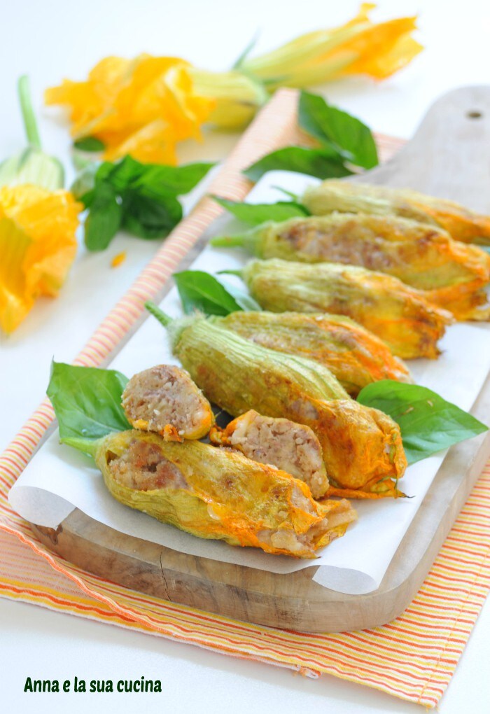 Fleurs de courgette avec pâte à boulettes