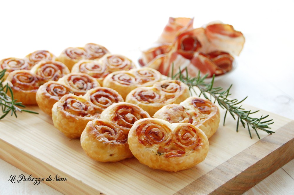 PALMIERS EN PÂTE FEUILLETÉE AVEC BACON ET ROMARIN