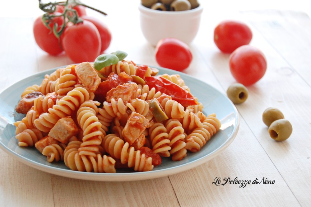 PÂTES AVEC ESPADON ET TOMATES CERISES