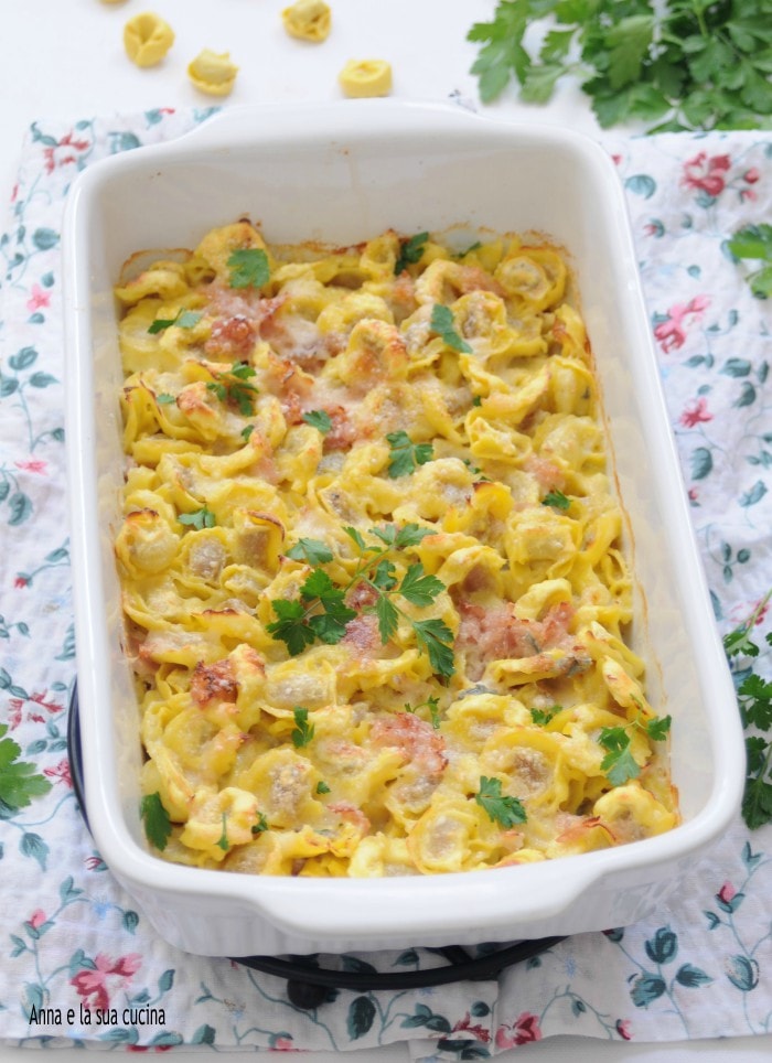 Tortellini au four avec jambon et fromages