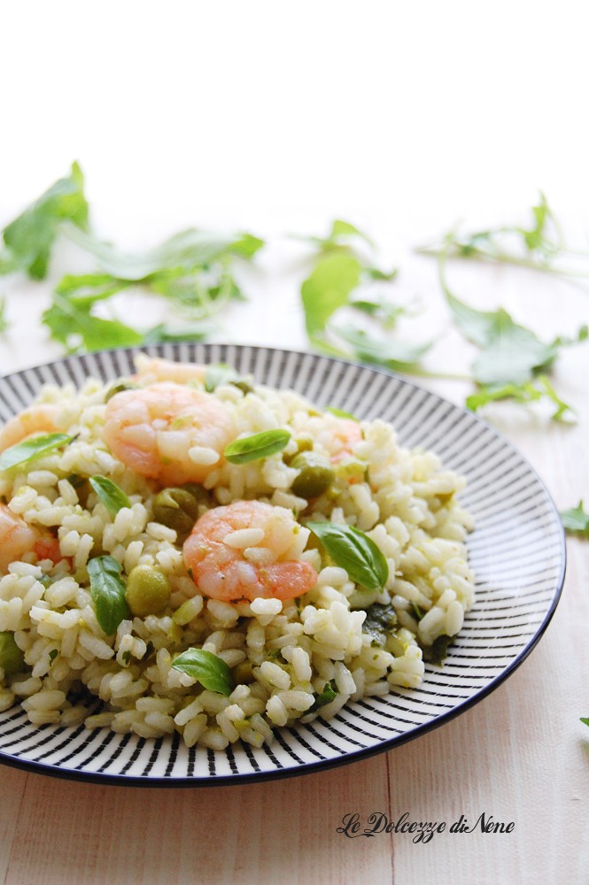 salade de riz avec petits pois et crevettes