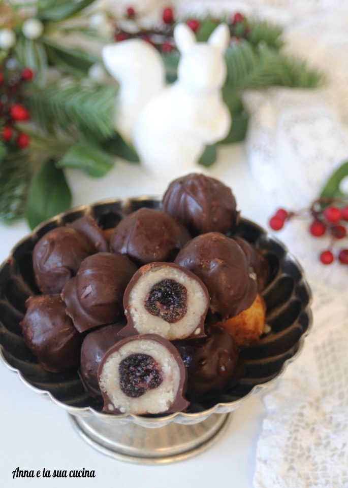 Chocolats à la pâte d'amande et aux griottes