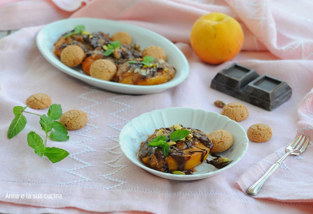 Pêches farcies de confiture et amaretti