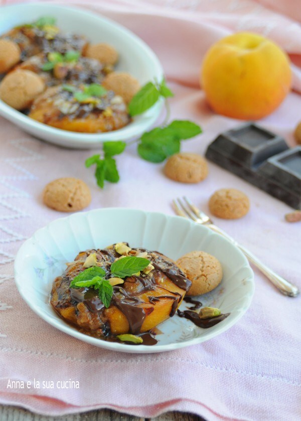 Pêches farcies de confiture et amaretti