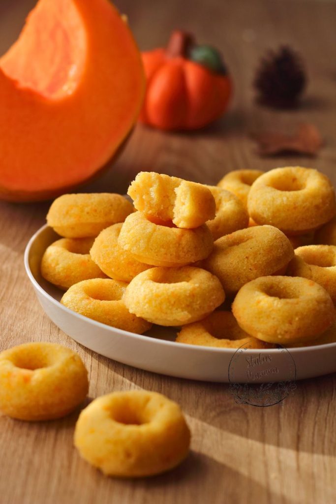 Découvrez les petits gâteaux moelleux à la citrouille râpée, parfaits pour l'automne!