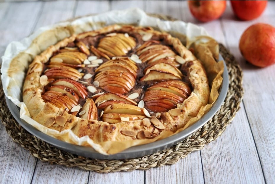 GÂTEAU CROUSTILLANT AUX POMMES, CHOCOLAT ET NOISETTES