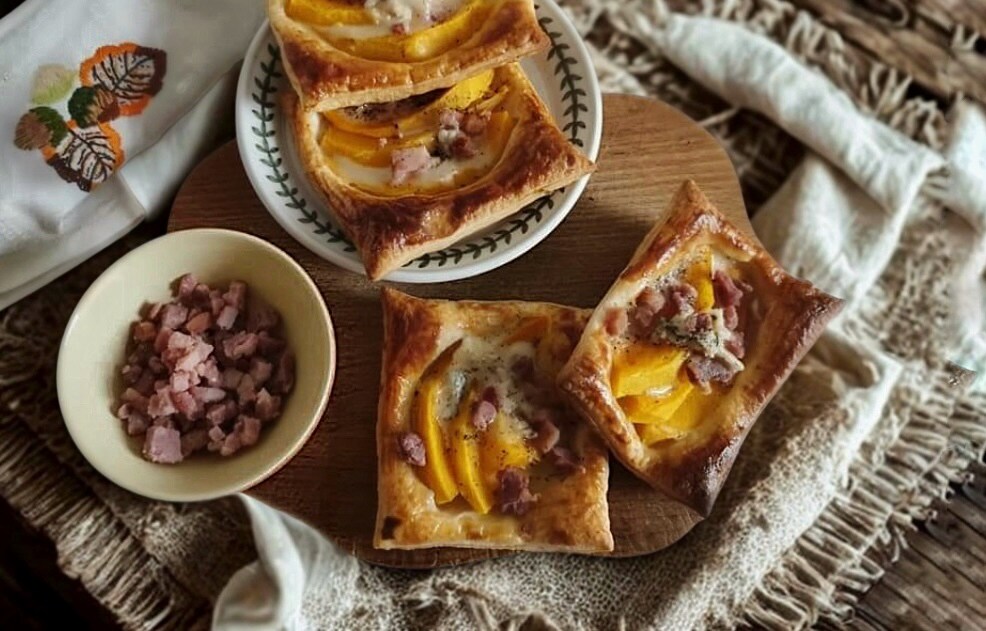 FEUILLETÉS À LA CITROUILLE GORGONZOLA ET PANCETTA