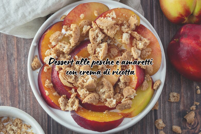 Dessert aux pêches et amaretti avec crème de ricotta