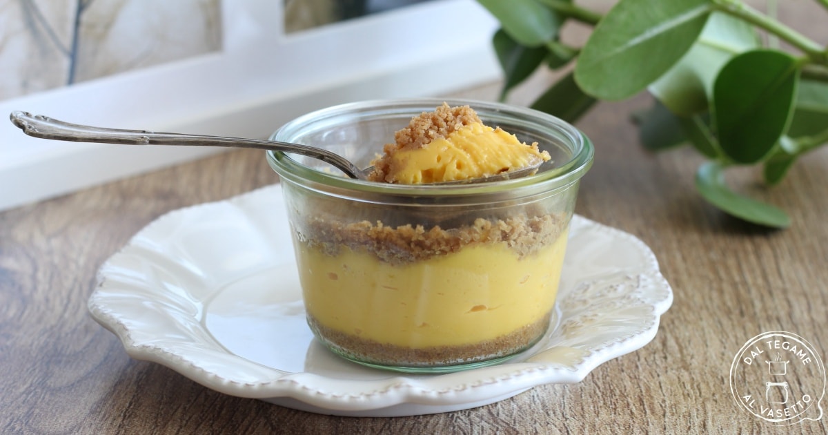 Dessert avec crème et biscuits en cuisson sous vide