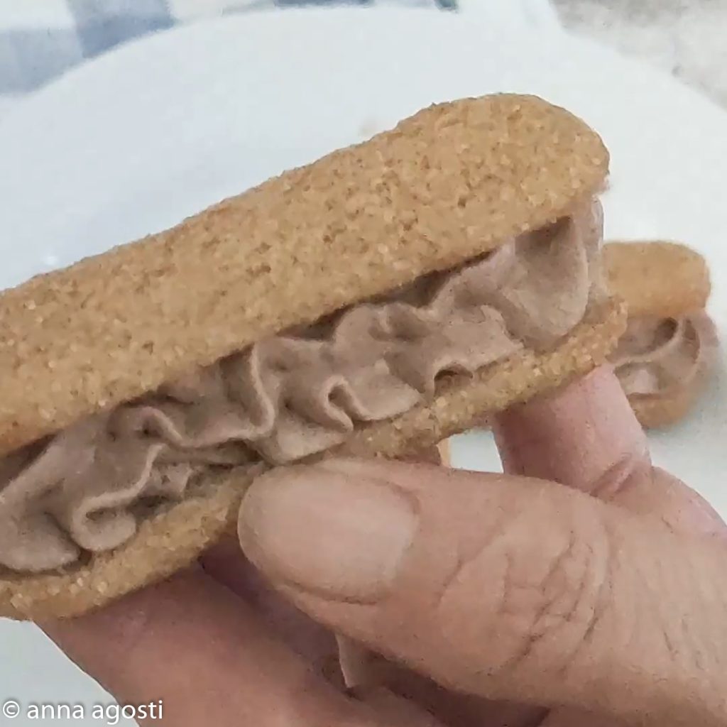Dolcetti con Pavesini al caffè e Nesquik