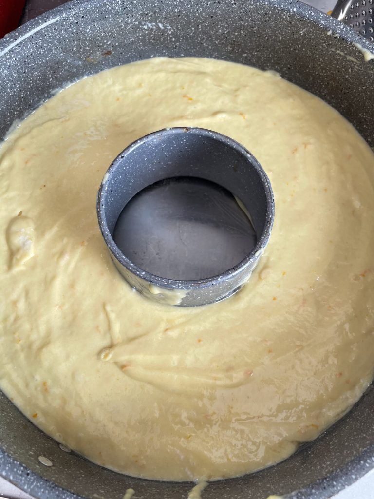 pâte du berlingozzo dans le moule