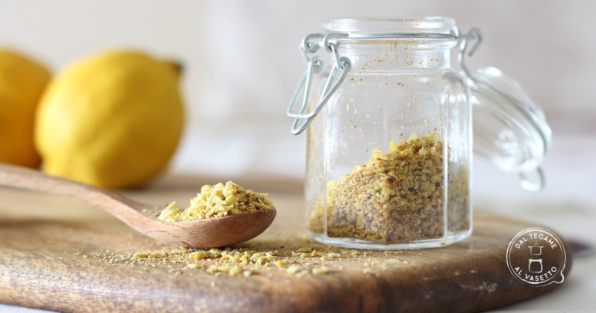 Écorces d’agrumes séchées au micro-ondes