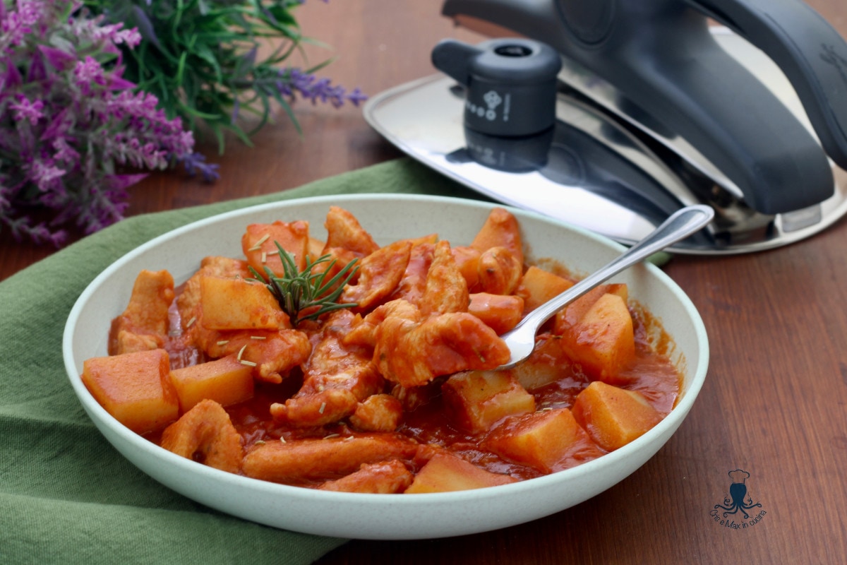 Émincés de poulet avec des pommes de terre en cocotte-minute