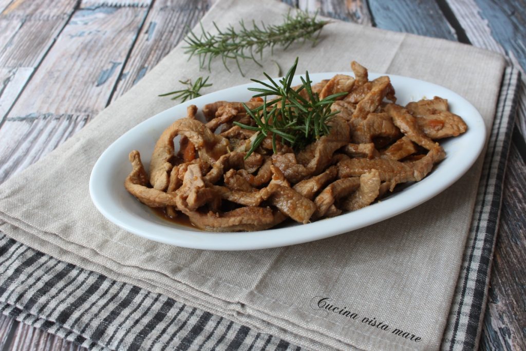 Émincés de veau assaisonnés Cuisine vue sur mer