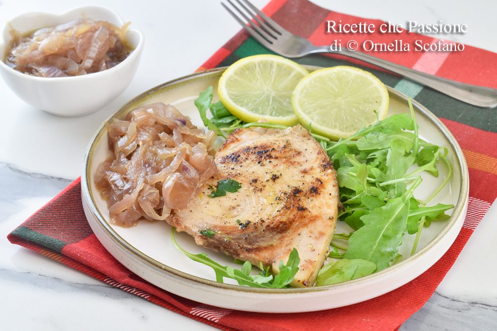 Recette d'espadon avec oignons caramélisés