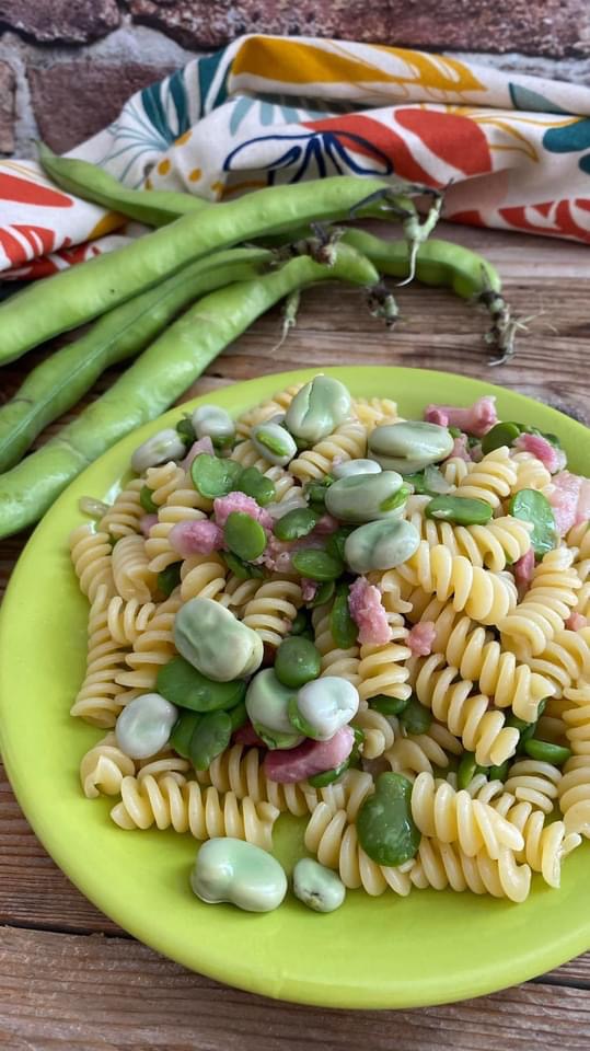 Pâtes avec fèves fraîches et lardons