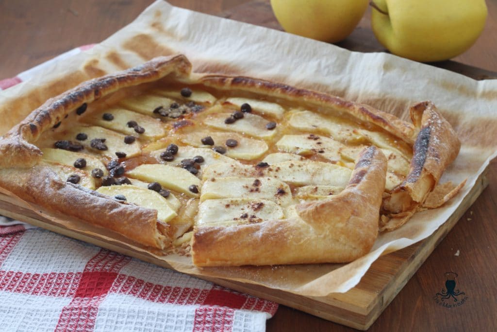 FEUILLETÉ AUX POMMES AVEC CONFITURE