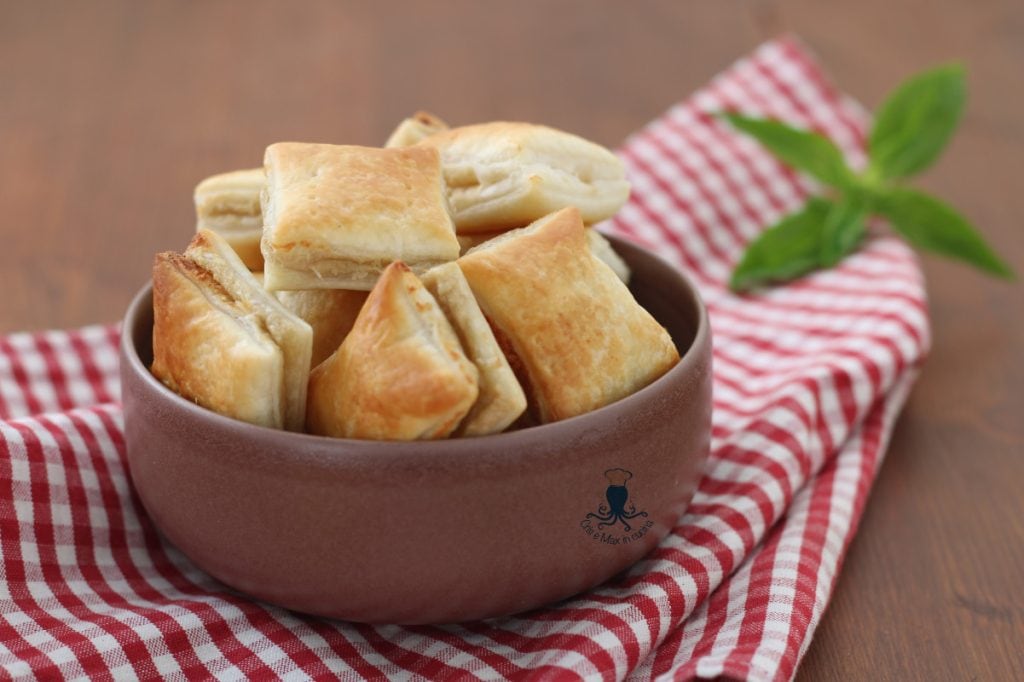 Feuilletés avec mousse de thon