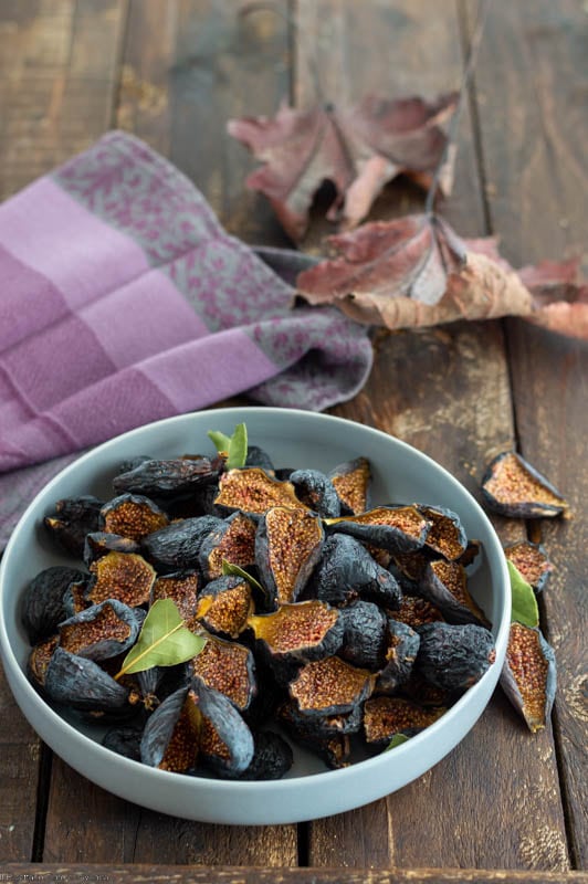 Figues sèches avec le déshydrateur