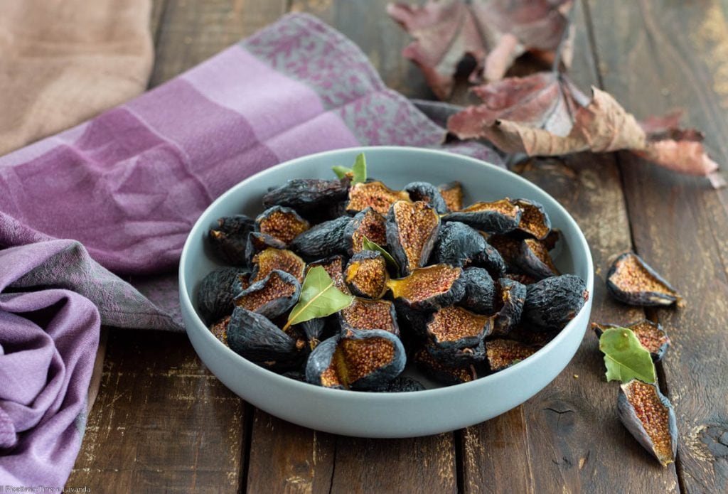 Figues sèches avec le déshydrateur