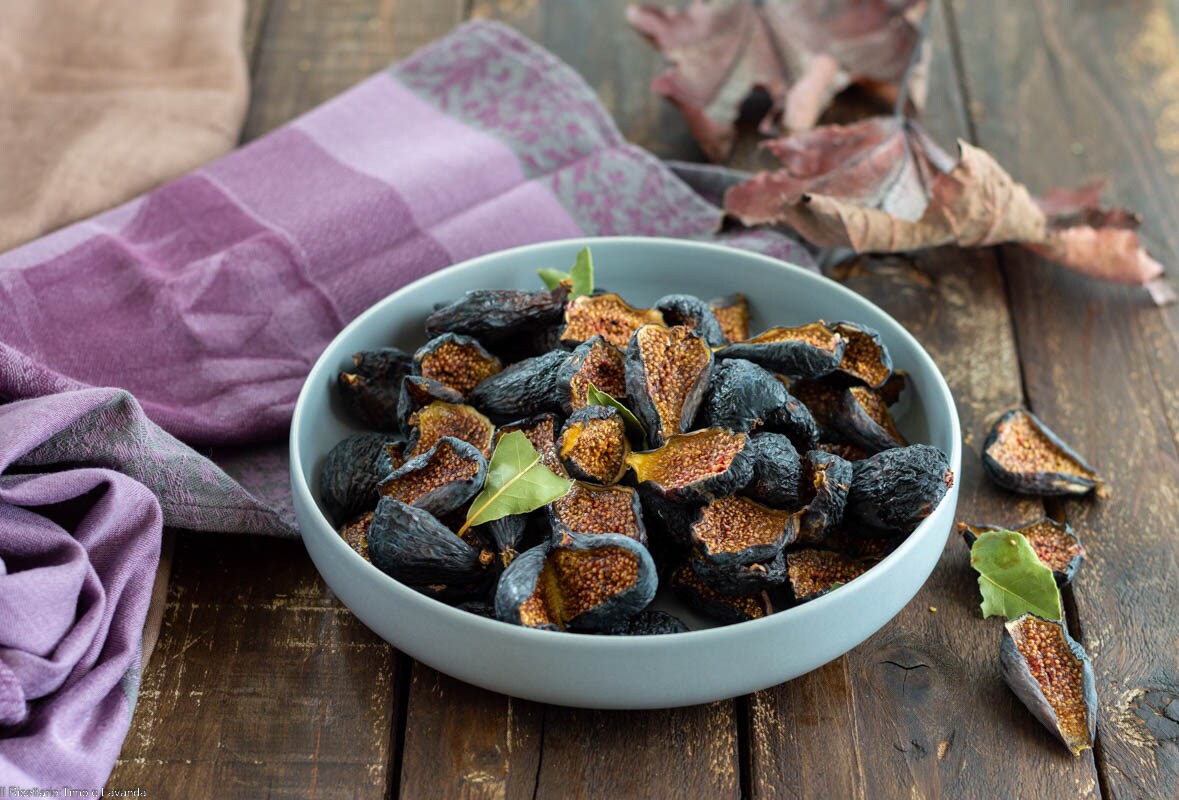 Figues sèches avec le déshydrateur