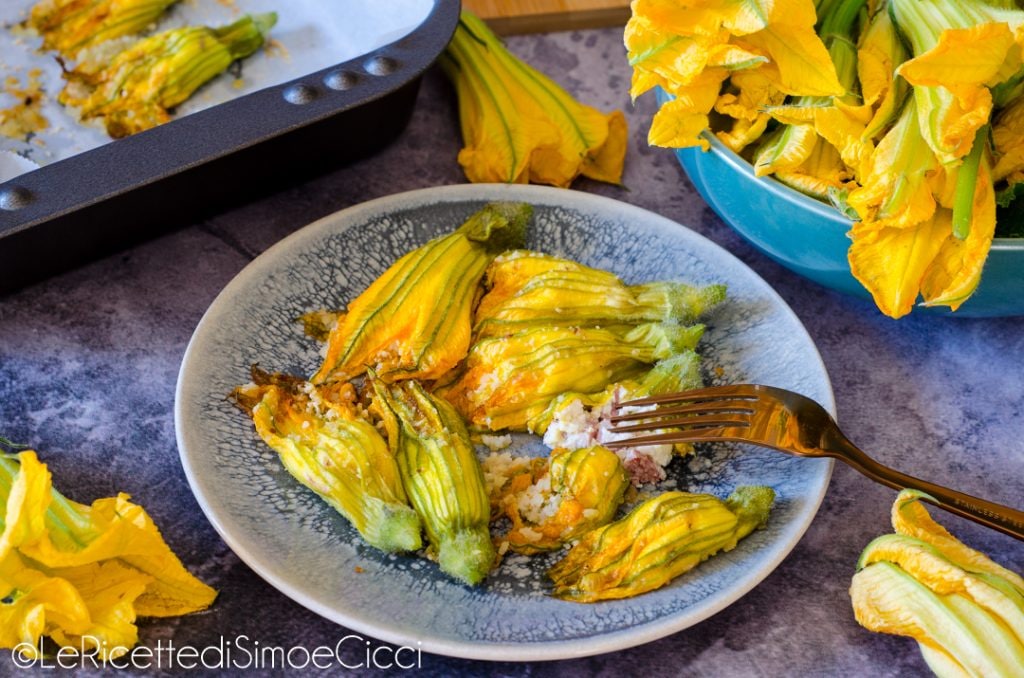 Fleurs de courgette farcies à la ricotta et à la mortadelle au four
