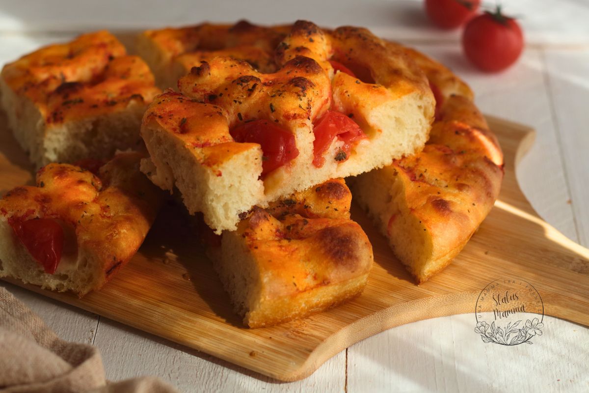 Focaccia Avec Pomme de Terre Crue Dans ’la Pâte