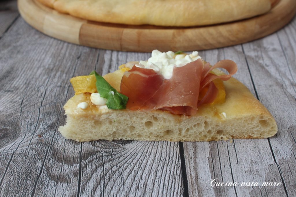 Focaccia pêches et jambon cru Cuisine vue mer
