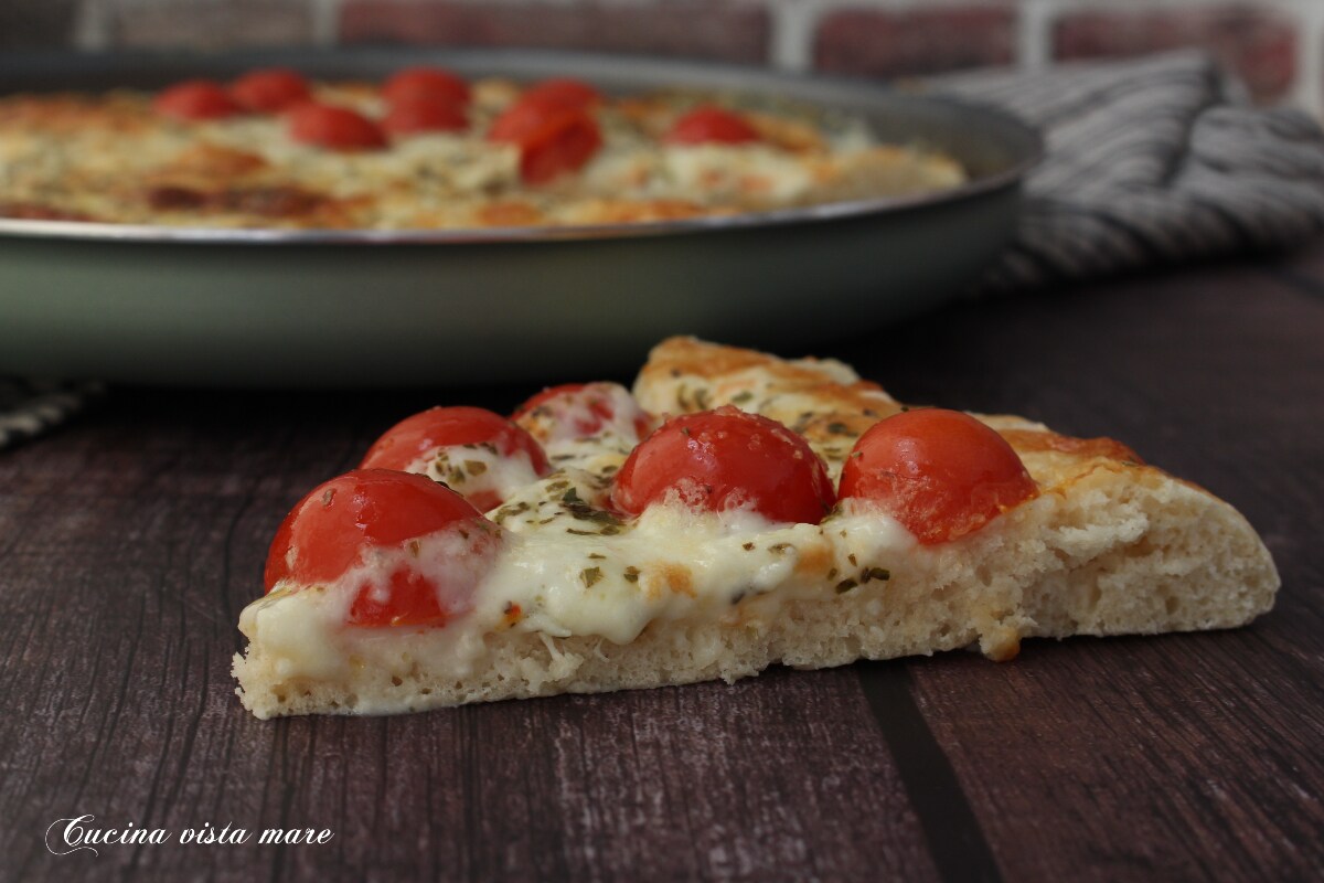 Focaccia rapide stracchino et tomates cerises