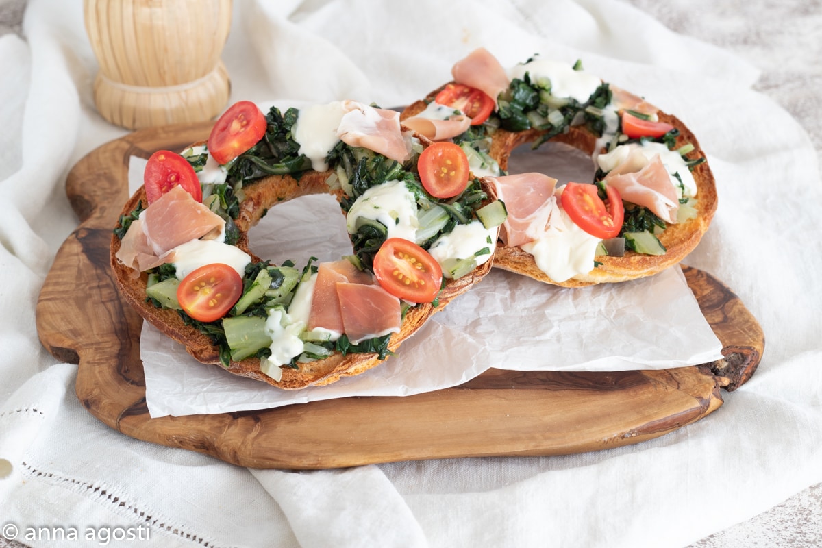 Friselle chicorée et jambon cru