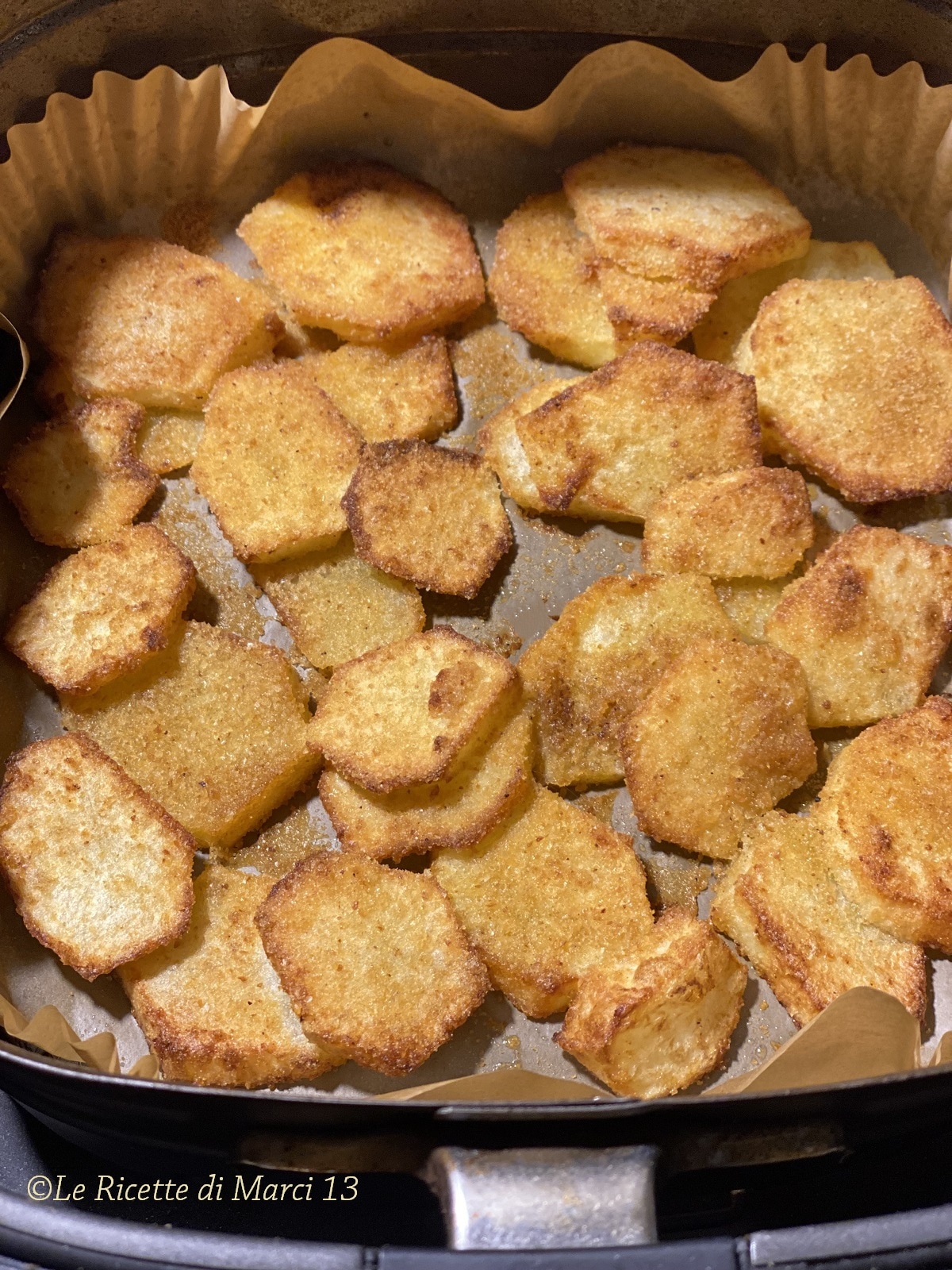 Frites à l’air croquantes et légères avec très peu d’huile. Recette éprouvée.