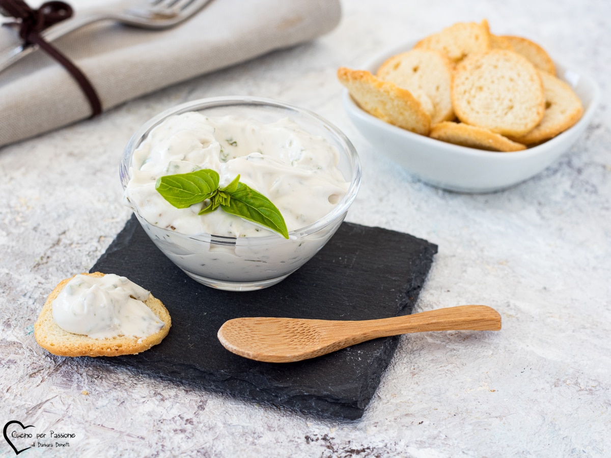 FROMAGE À TARTINER MAISON AU BASILIC