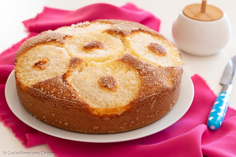 GÂTEAU À LA NOIX DE COCO ET À L’ANANAS