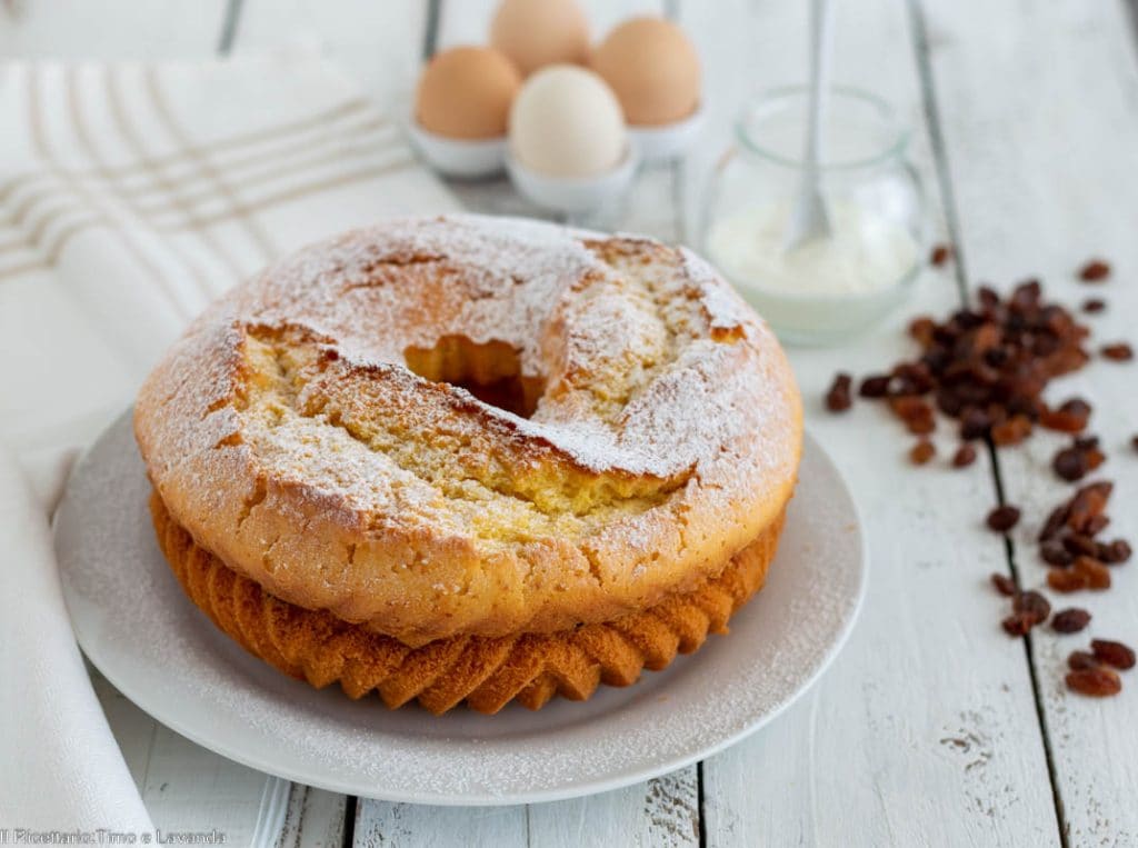 Gâteau au yaourt et raisins secs