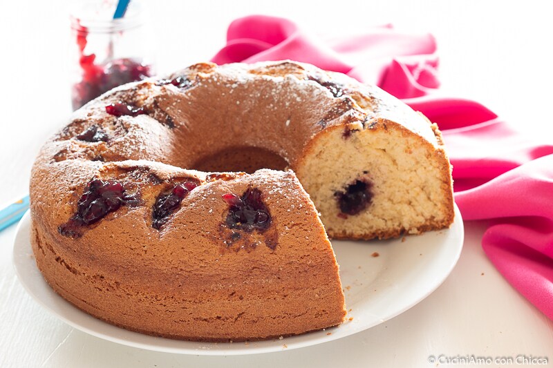 GÂTEAU MOELLEUX À LA CONFITURE