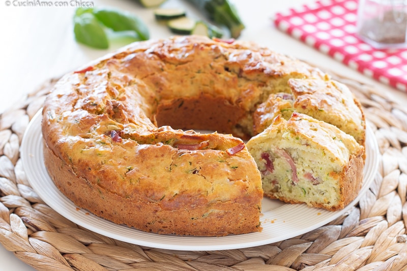 GÂTEAU MOELLEUX AUX COURGETTES