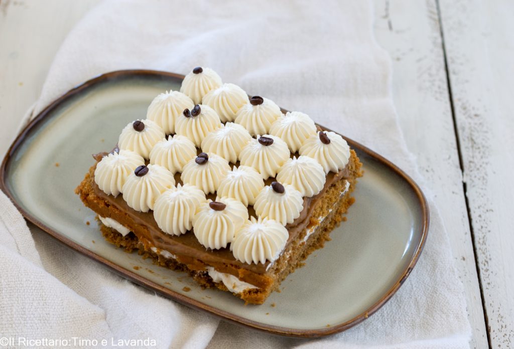 Gâteau à la crème de café et chantilly
