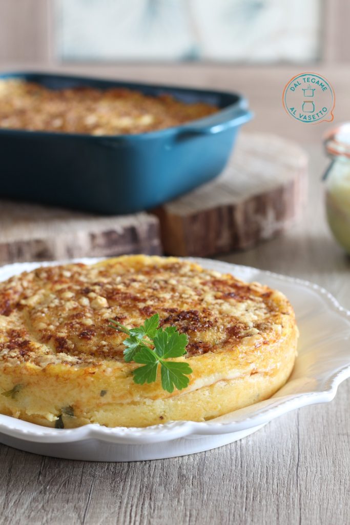 gâteau ou tarte de pommes de terre farcie et cuite au micro-ondes